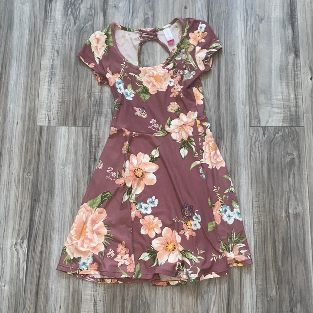 Floral Dress Perfect For a Sunday Outing. No Boundaries. XS